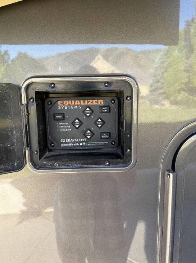 Used 2023 Luxe Elite 44FL Fifth Wheel