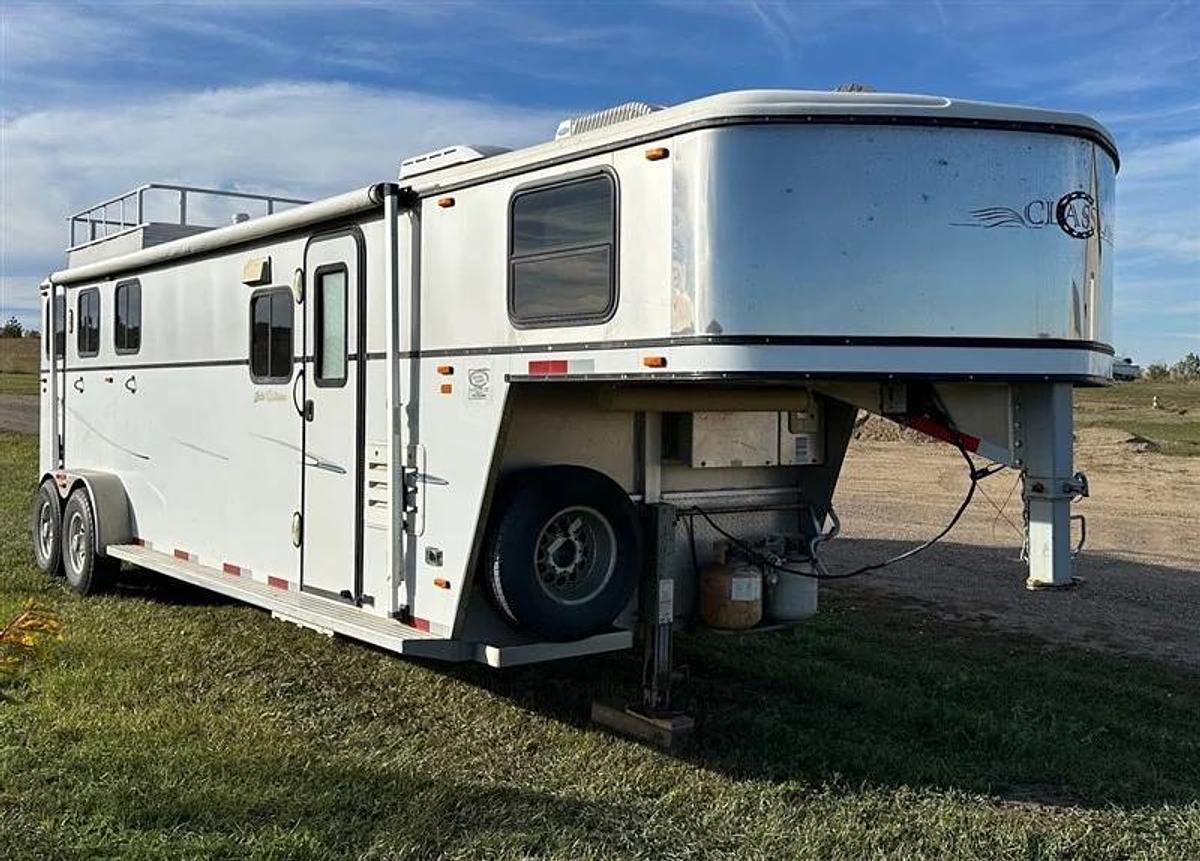 Used 2005 Classic Gold Series 3 Horse Trailer