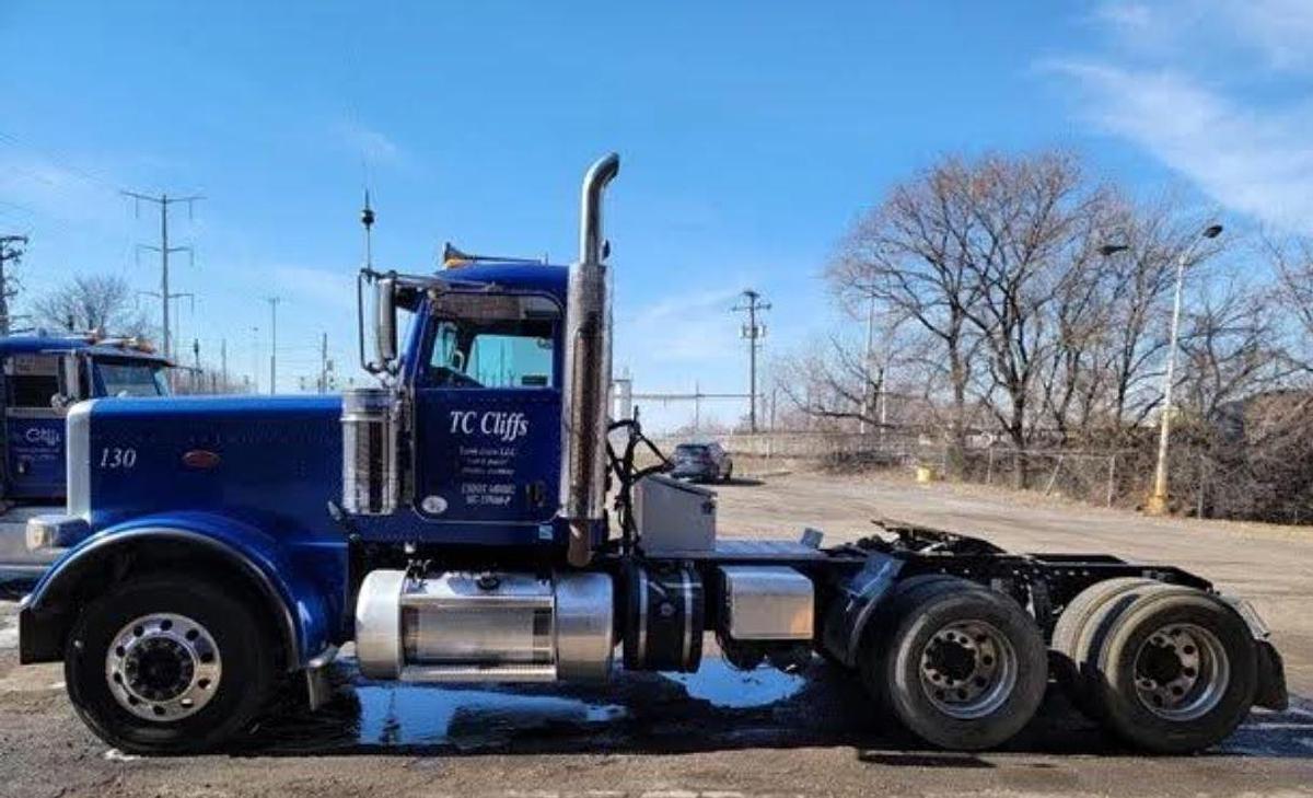 Used 2017 Peterbilt 389 Day Cab