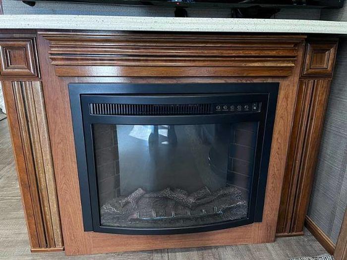 Used 2018 Holiday Rambler Navigator 38F