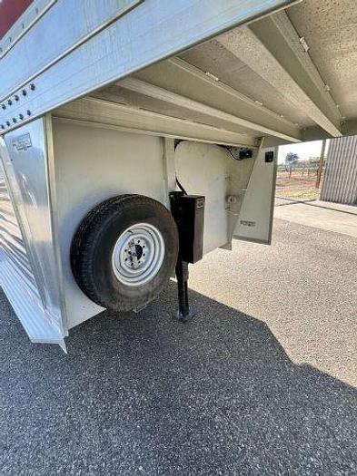 Used 2005 4 Star 3 HORSE