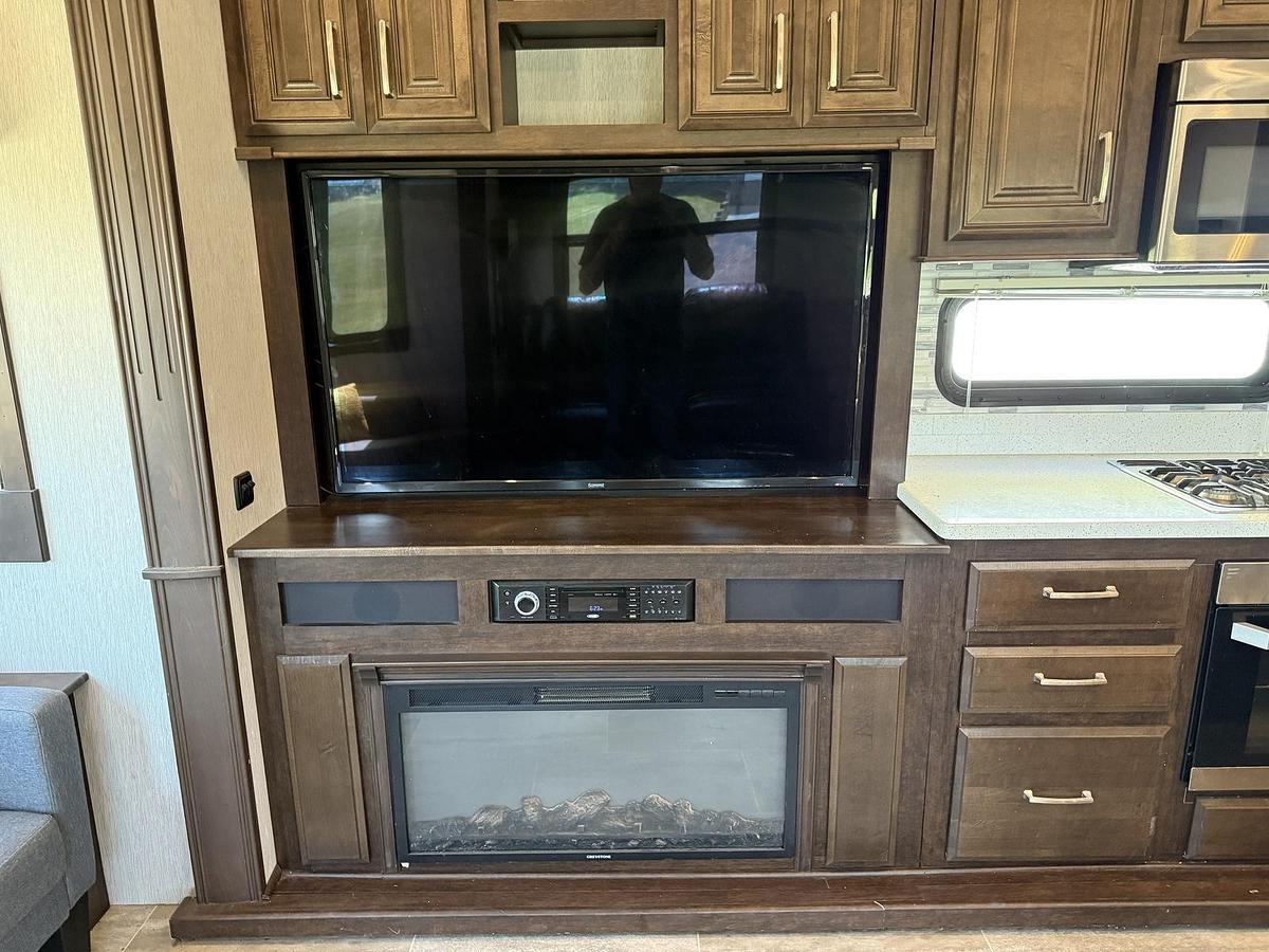 Used 2009 Heartland Big Horn 3925MLP Fifth Wheel