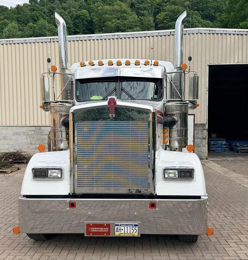 Used 2024 Kenworth W900 Sleeper Truck
