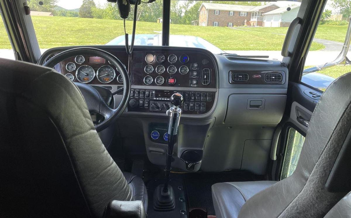 Used 2016 Peterbilt 389 with trailer