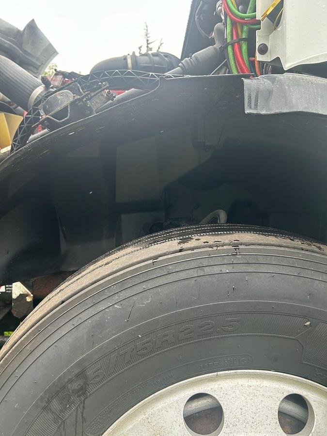 Used 2007 VOLVO VNL 670 Conventional Sleeper Semi