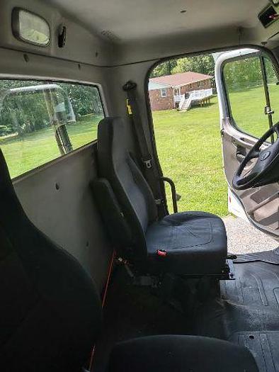 Used 2017 Freightliner M2 4 Car Rollback