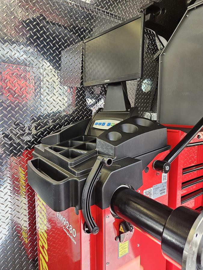 Used Self Sufficient Mobile Tire And Oil Change Unit