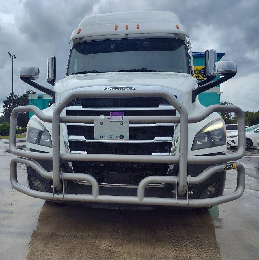 Used 2022 FREIGHTLINER CASCADIA 126