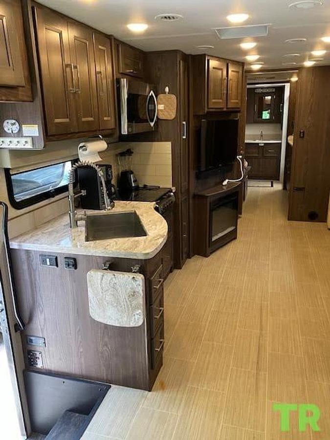 Used 2019 Coachmen Sportscoach Cross Country SRS 365RB