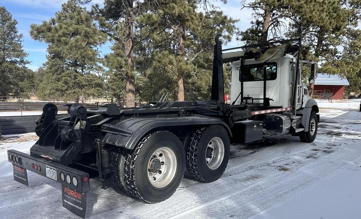 Used 2015 Mack GU813
