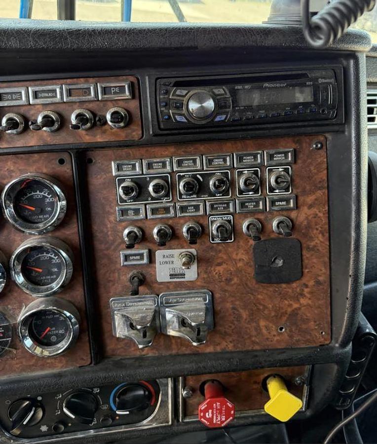 Used 2005 KENWORTH T800