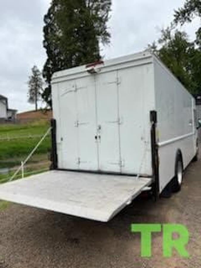 Used 2009 Freightliner MT55