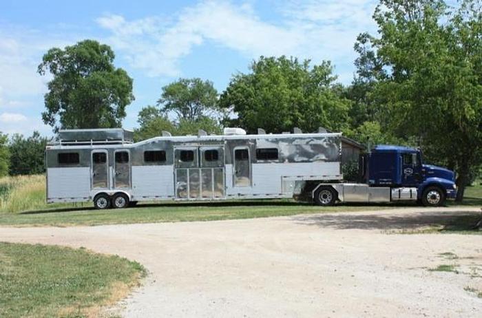 Used 2005 Silverado 4 Horse Trailer with Living Quarters & 1999 International L26 Western Hauler