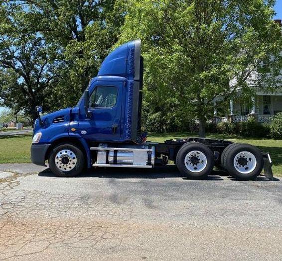 Used 2014 Freightliner CASCADIA 113