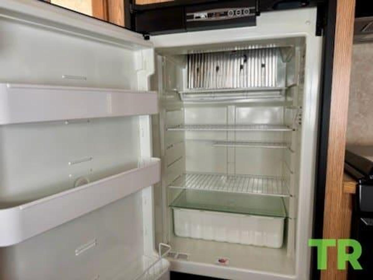 Used 2005 E-Z Frontier Travel Trailer