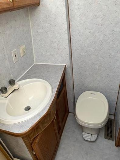 Used 2000 Komfort M-25TS Travel Trailer