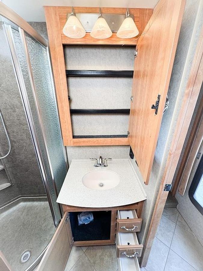 Used 2010 Fleetwood Discovery 40X