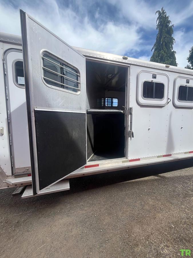 Used 2003 Exiss 6-Horse Gooseneck Trailer