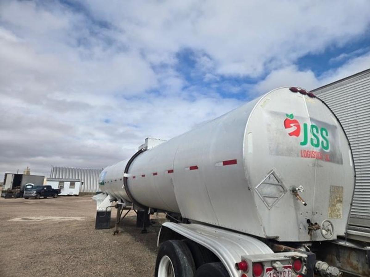 Used 1979 Fruehauf 7,500-Gallon Dot 406 Asphalt Tanker Trailer