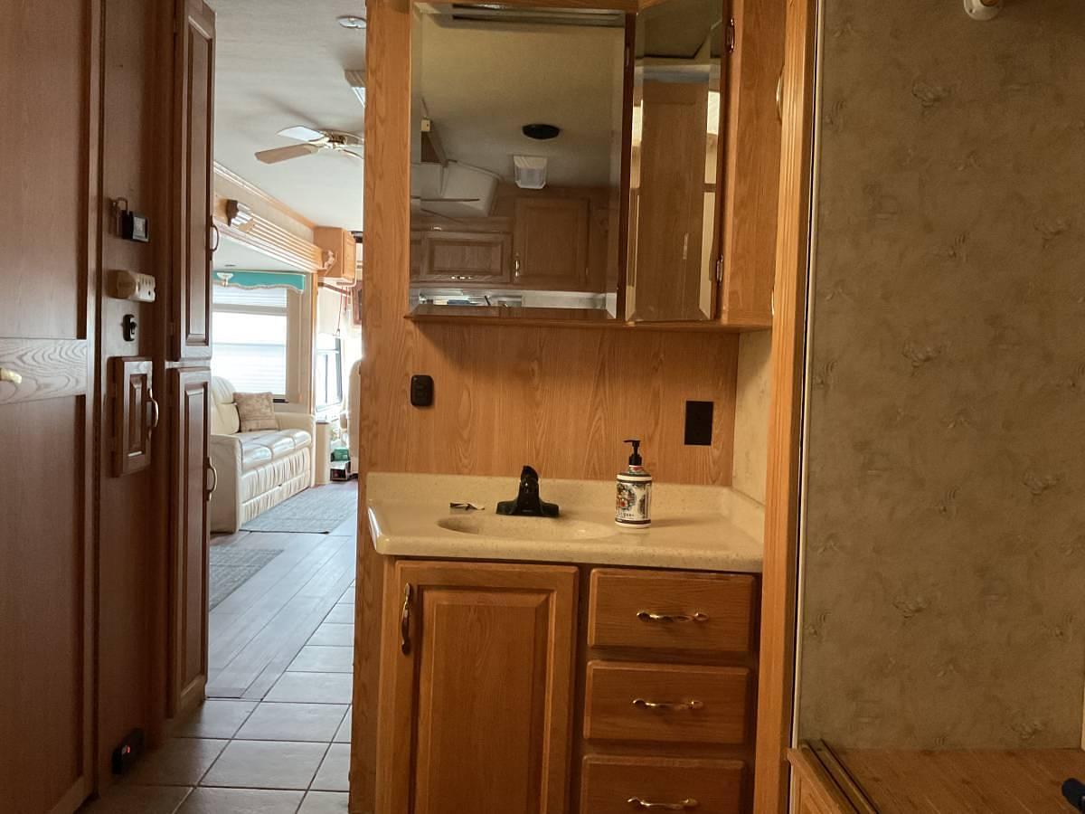 Used 2005 Alfa See Ya 40’ Diesel Pusher