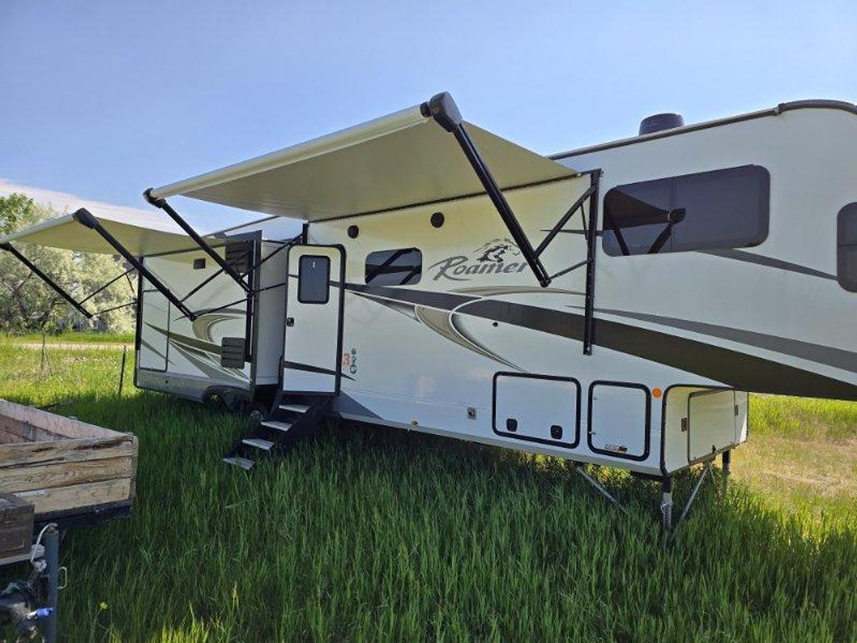 Used 2022 Highland Ridge Roamer 354MBH Fifth Wheel
