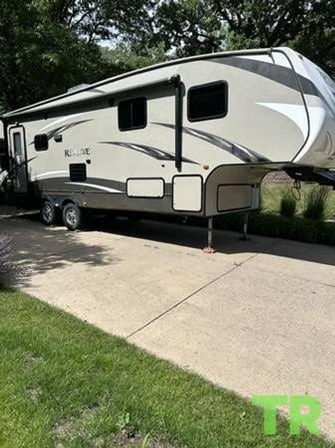 Used 2015 CrossRoads ReZerve Fifth Wheel