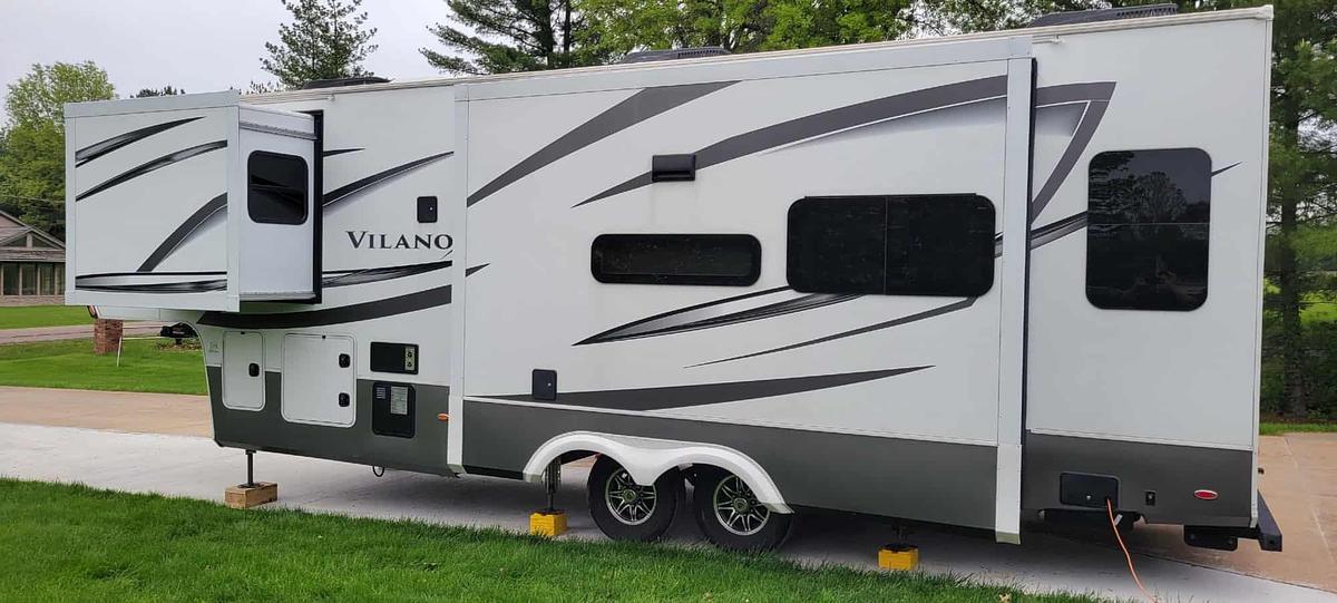 Used 2023 Vanleigh Vilano 320GK Fifth Wheel