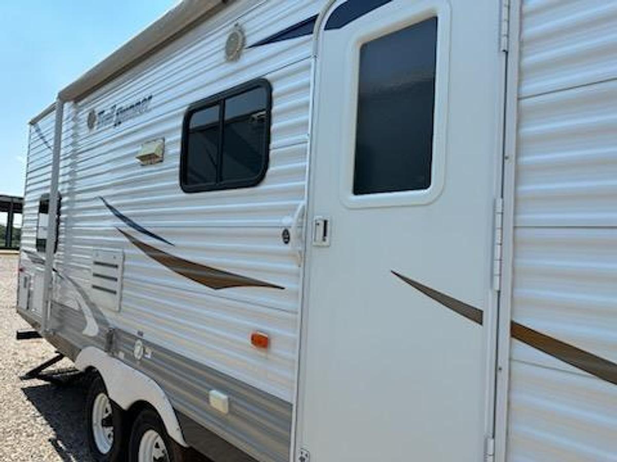 Used 2011 Heritage Trail Runner Travel Trailer