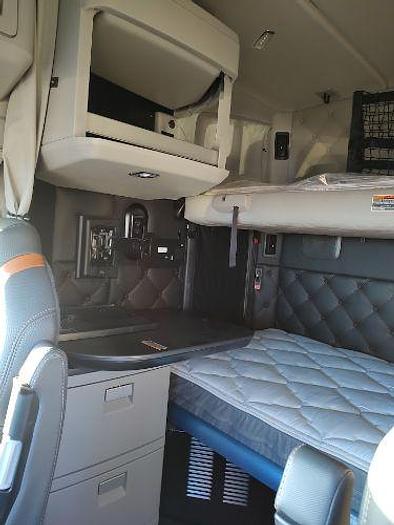 Used 2022 KENWORTH T880