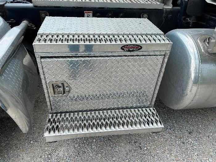 Used 2015 Peterbilt 389