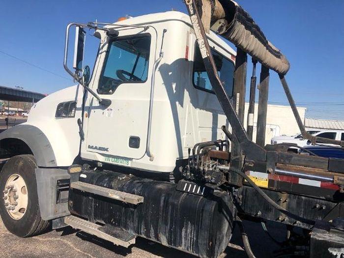 Used 2012 MACK GRANITE Roll Off