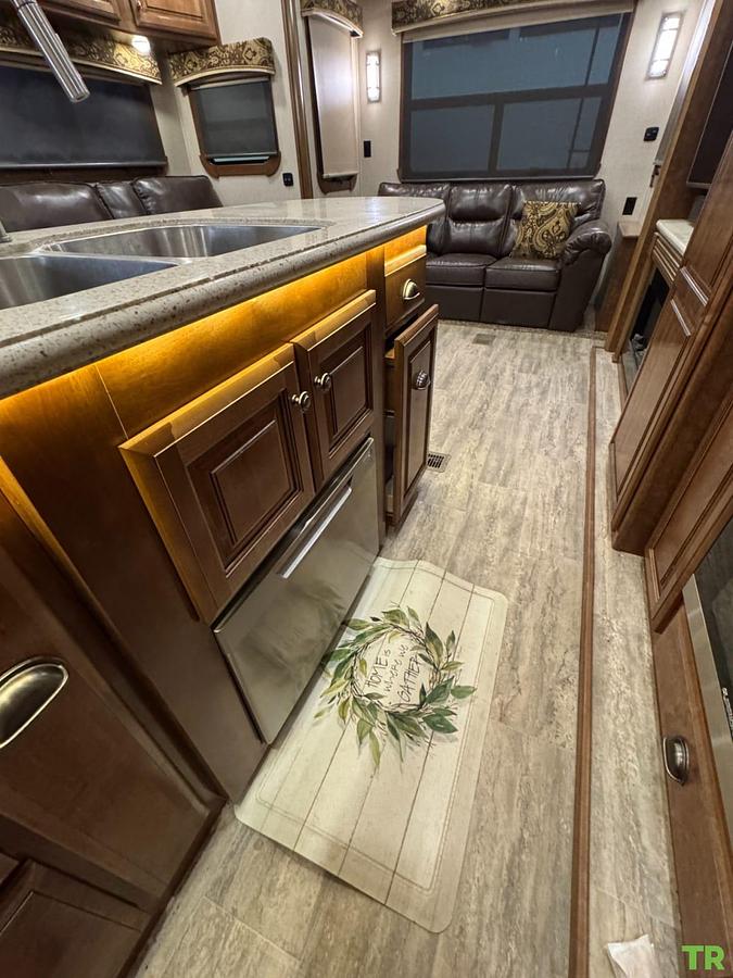 Used 2017 CrossRoads Redwood 382RL