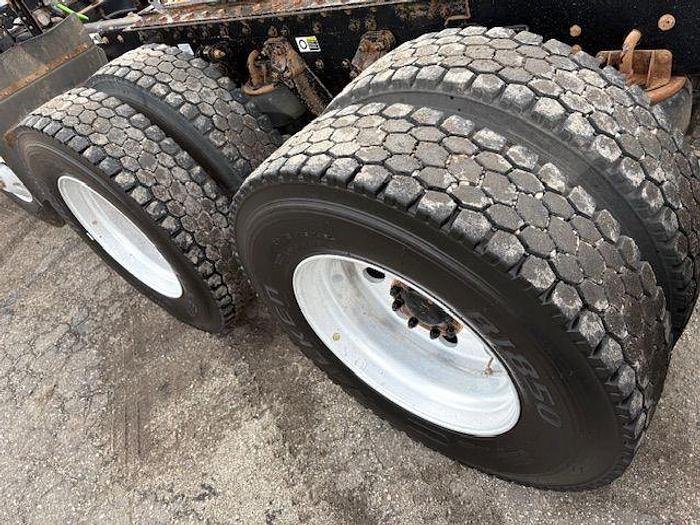 Used 2021 KENWORTH T880 Sleeper Semi Truck