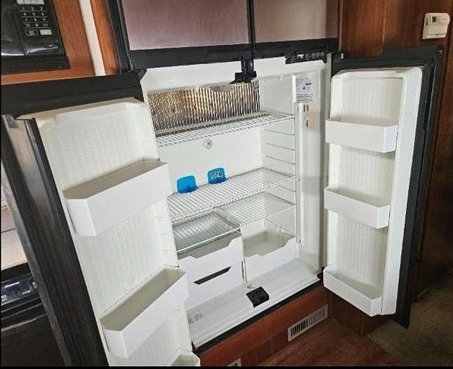 Used 2005 Fleetwood Southwind 37L