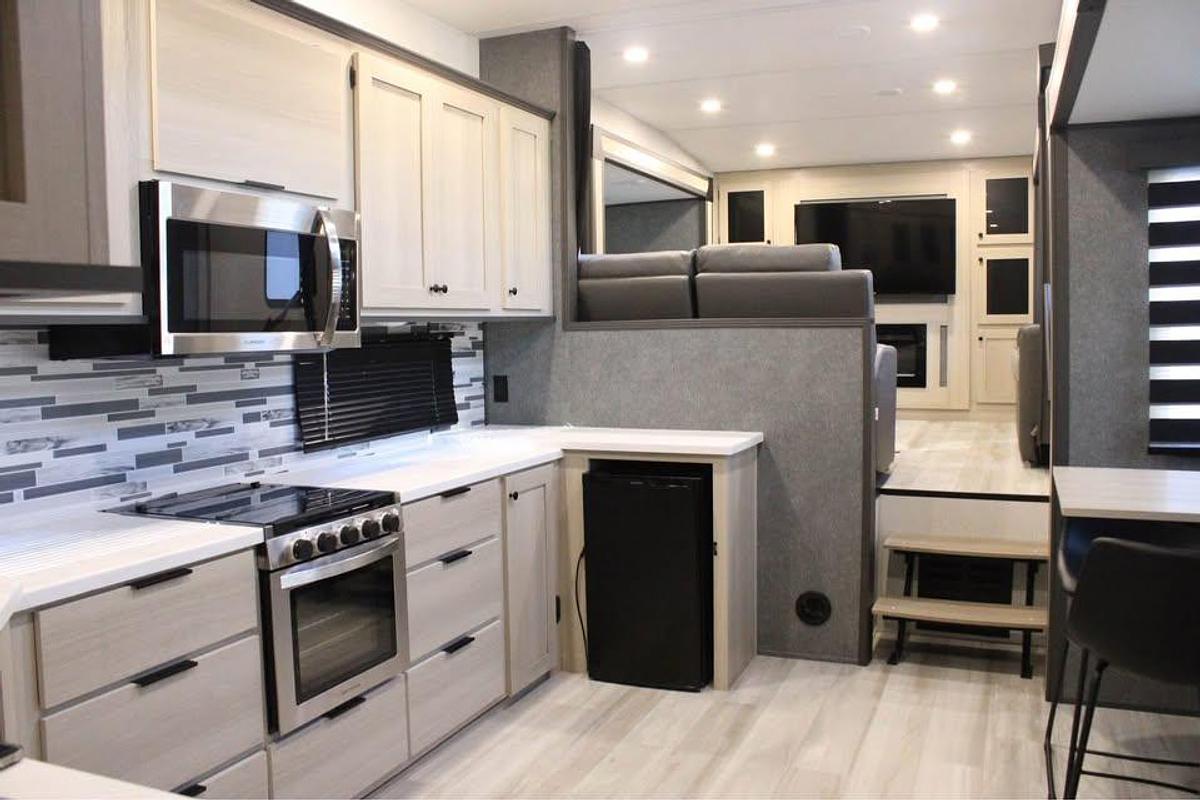 Used 2025 Forest River Cardinal 35FL
