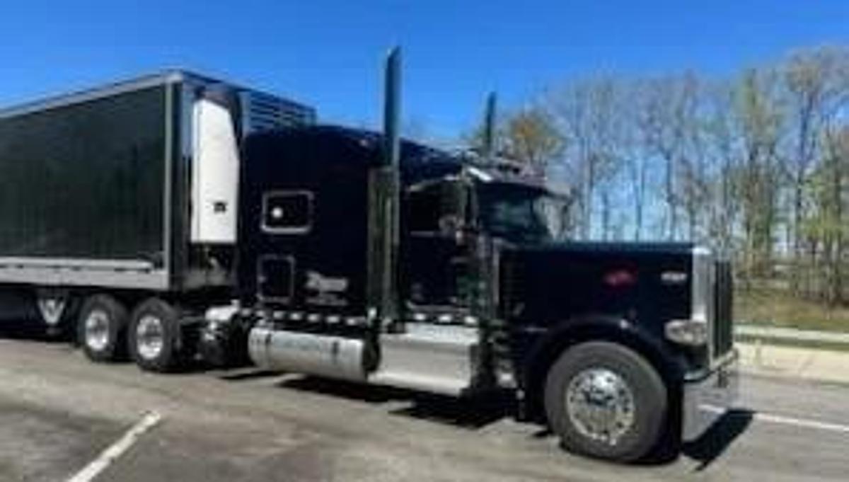 Used 2024 Peterbilt 389 Sleeper Semi Truck