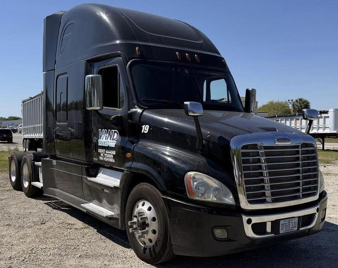 Used 2017 Freightliner Cascadia 125