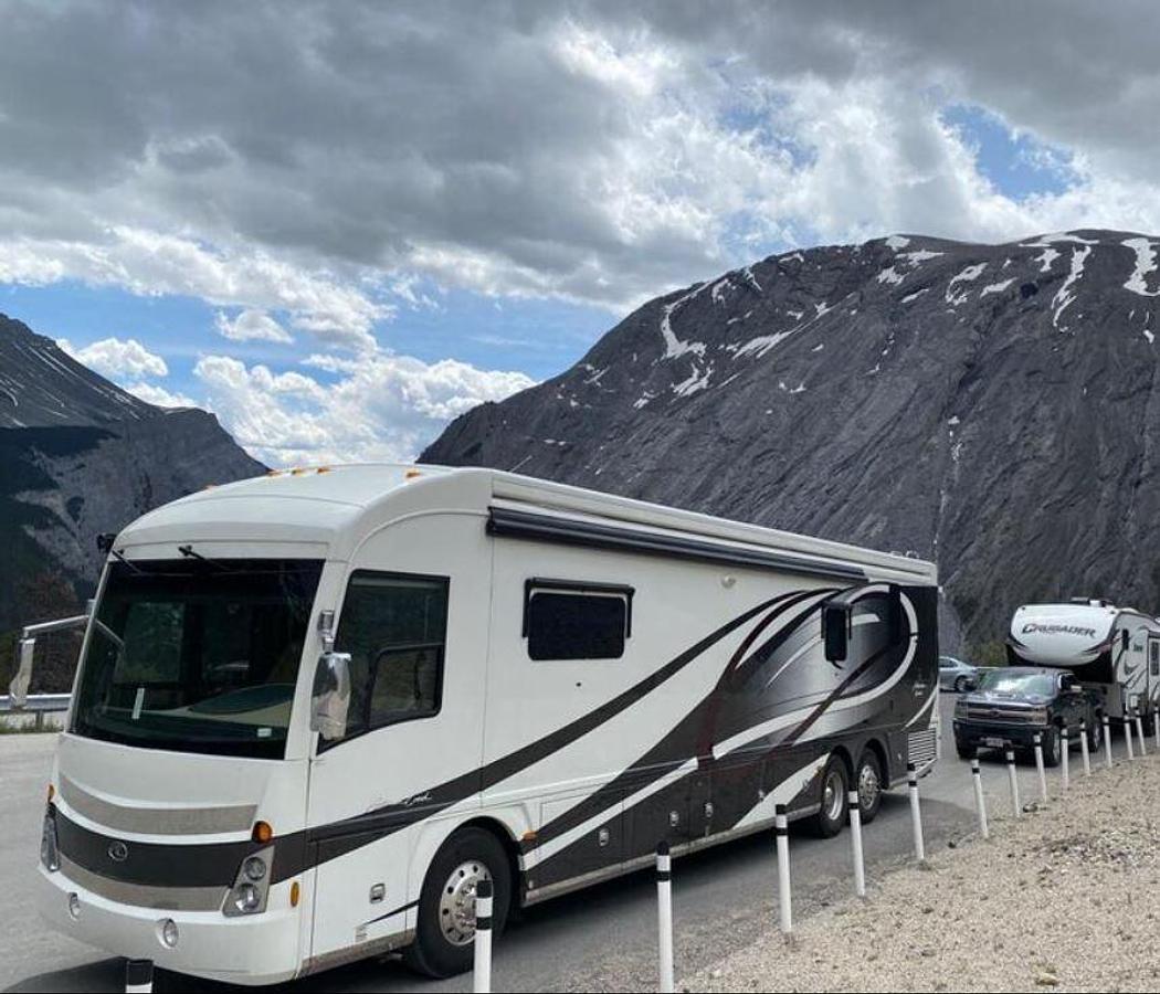 Used 2017 American Coach American Dream 45T