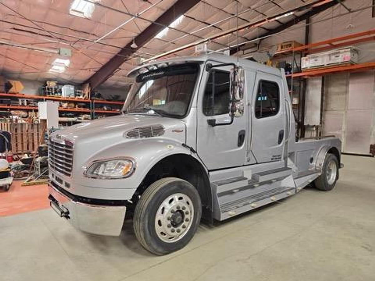 Used 2014 Freightliner Sport Chassis w/ 40' TPD Gooseneck Stacker