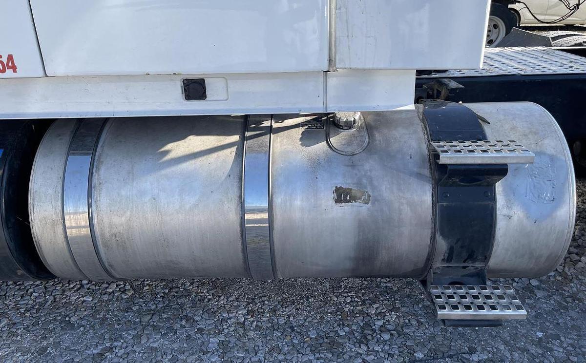 Used 2018 Volvo VNL64T670 Sleeper Semi Truck