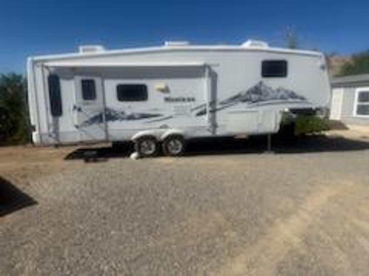 Used 2006 Keystone Montana 1647598 Fifth Wheel 
