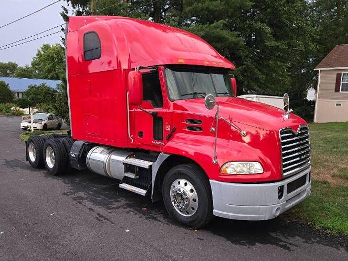 Used 2014 Mack Pinnacle Sleeper Truck