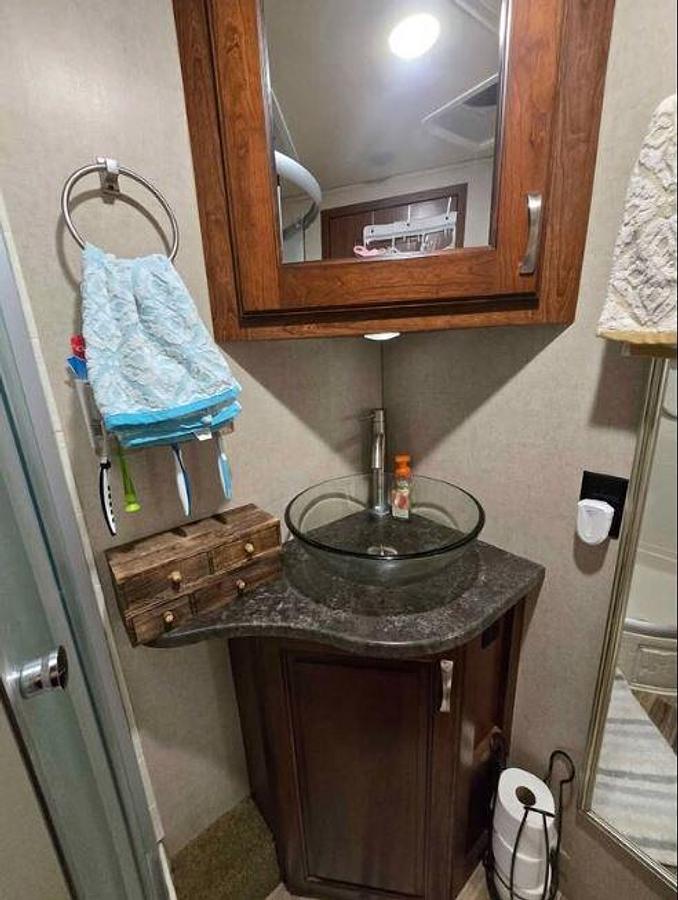 Used 2017 Dynamax Isata 5 36DS