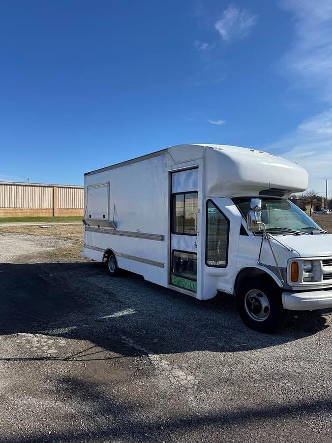 Used 2000 Chevrolet Express Food Truck