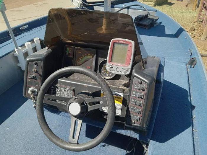 Used 1990 Bass Dominator 16 ft boat