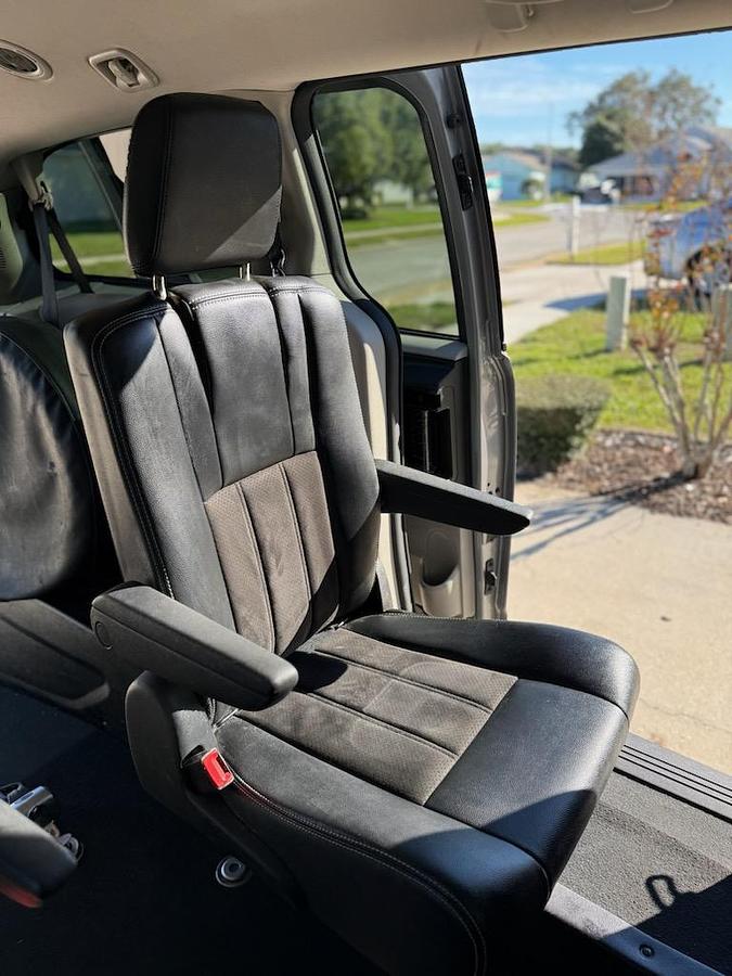 Used  2020 DODGE Grand SE Caravan Wheelchair Conversion Van