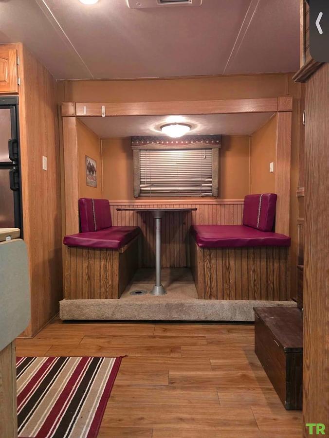 Used 2005 Stratus 4-Horse Aluminum Living Quarters Trailer