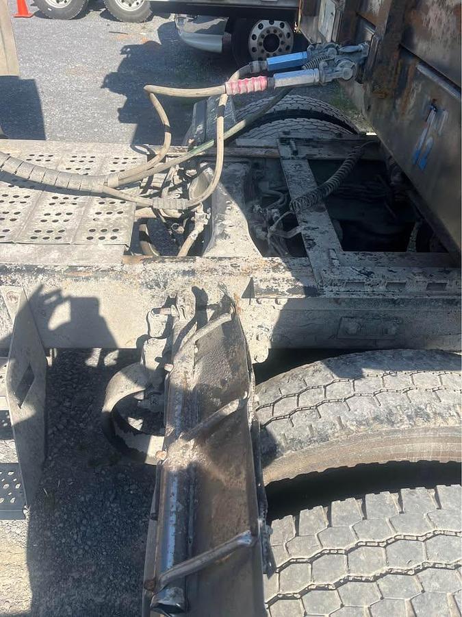 Used 2009 Kenworth T2000 Sleeper Semi Truck