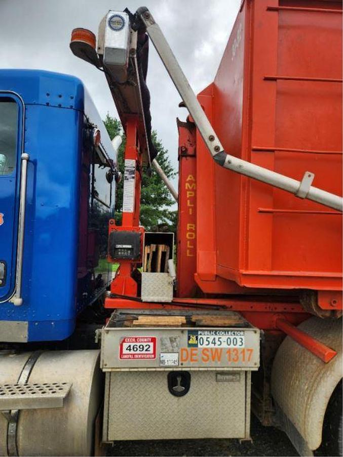 Used 2015 Kenworth T800 Hook Lift Truck