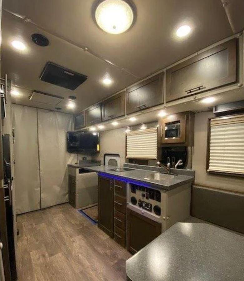 Used 2021 Volvo VNL64T300